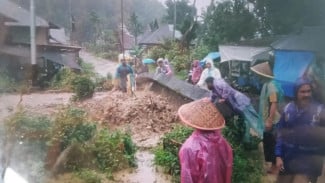 Curah Hujan Ekstrem Lumpuhkan Akses Padang - Pasaman Barat dan Bukittinggi