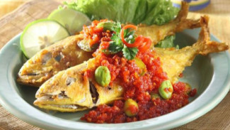 Ikan Kembung Goreng Tepung Sambal Petai ala Rumahan yang Mantap Rasanya