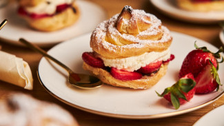 Cream Puff Strawberry yang Manis dan Segar