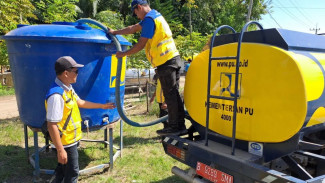 Kementerian PU Salurkan Bantuan Air Bersih untuk Korban Banjir di Pidie Jaya Aceh