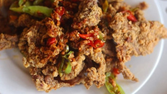 Gak Bakal Cukup 1 Porsi! Resep Kulit Ayam Cabe Garam, Bikin Lidah Bergoyang