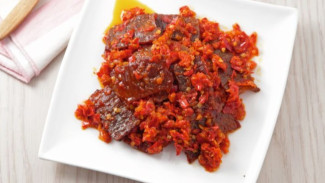 Dendeng Balado Anti Alot, Sensasi Pedas Khas Padang yang Melejit di Lidah!