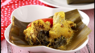 Pepes Ayam Kuning Empuk dan Lezat, Nikmat Maksimal di Tiap Suapan!