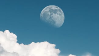 Fenomena Bulan Semakin Menjauhi Bumi