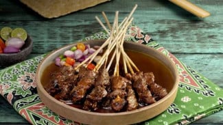 Rahasia Enaknya Sate Kambing Tegal, Empuk Tanpa Prengus!