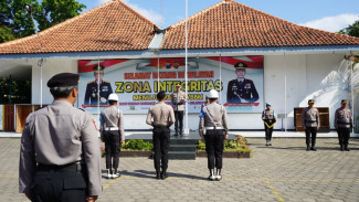 Kasus Disersi, Polres Probolinggo Kota Tindak Tegas Anggotanya dengan Melaksanakan Upacara PTDH in Absentia