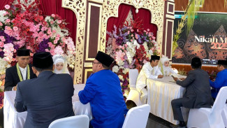 Dapat Bulan Madu Gratis, 20 Pasang Pengantin di Situbondo Ikuti Nikah Massal