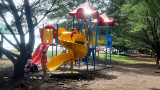 Anggaran Rp 50 Juta Disoal, Fasilitas Bermain Pantai Bimorejo Dianggap Tak Sebanding