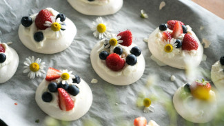 Resep Pavlova Mini Ala Natasha Kitchen Yang Renyah Di Luar Dan Lembut Di Dalam