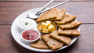 Cara Membuat Aloo Paratha Roti Pipih Isi Kentang Rempah yang Praktis