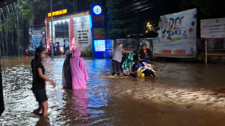 Kemensos Salurkan Bantuan Bagi Korban Banjir Di Pasuruan