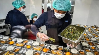Heboh 708 Nasi MBG Bau Asam, Kepsek MTsN 12 Banyuwangi: Itu Resep Teriyaki!