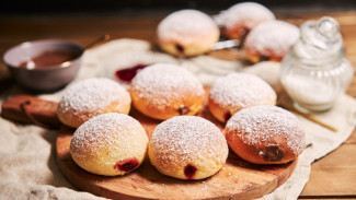 Cara Membuat Bomboloni Ketan Hitam Empuk dan Anti Gagal, Ternyata Gampang!