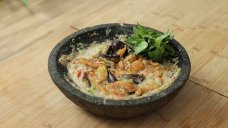 Resep Pecak Ikan Terong, Menu Pedas Segar yang Sering Dicari