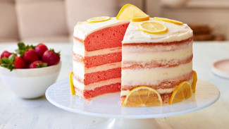 Cara Membuat Strawberry Lemonade Cake Yang Lembut Dan Moist Di Rumah