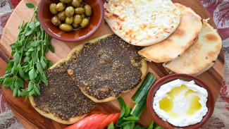 Resep Homemade Manakish Pizza Khas Timur Tengah yang Lezat