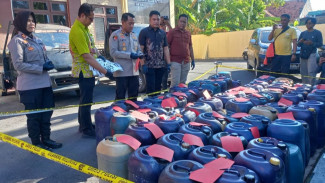 1.575 Liter Pertalite Disita, 7 Tersangka Penimbun BBM Subsidi Ditangkap di Probolinggo