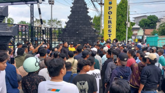 Direktur BIYC Tersangka Penganiayaan Dikenakan Tipiring, Ratusan Warga Pesisir Banyuwangi Gruduk Polresta