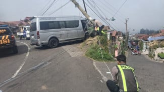 Hi Ace Hilang Kendali di Jalur Bromo, Rombongan Wisatawan Singapura Ikut Jadi Korban