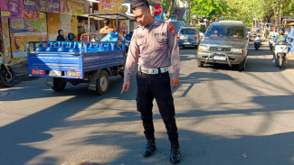 Diduga Gagal Mendahului Motor Lain, Guru di Probolinggo Tewas Usai Senggolan dengan Truk Box