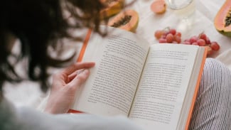 Dibayar Hingga Rp1 Jutaan Hanya dengan Menulis Review? Ini 3 Website Wajib Bagi Pecinta Buku!