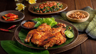Resep Ayam Taliwang Ala Chef Firhan, Pedas Gurih dengan Plecing Kangkung Segar