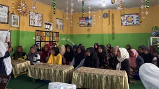 KKN 06 Untag Banyuwangi Gelar Parenting Pendampingan Anak di Era Digital di TK Muslimat NU Aliyan