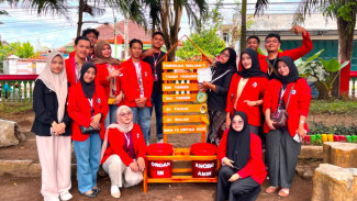 KKN 15 Untag Banyuwangi Perkuat Kesadaran Masyarakat Jaga Kebersihan Lewat Plang Edukasi