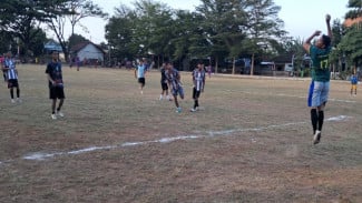 Gol Semata Wayang dan Kartu Merah Warnai Sengitnya Derby Dusun Krajan Bajulmati