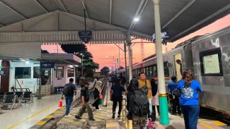 Libur Maulid Nabi Bikin Stasiun Probolinggo Ramai, 4.938 Penumpang Naik-Turun
