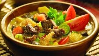 Menjaga Kelezatan Soto Betawi Saat Dihangatkan Kembali