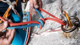 Merajut Gelang Survival untuk Pecinta Alam Pemula