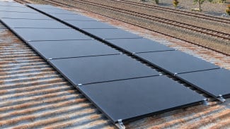 Atap Stasiun KAI Daop 9 Tak Sekadar Pelindung, Energi Matahari Bikin Listrik Hemat 22 Persen