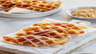 Croffle Renyah Topping Glaze, Camilan Manis dengan Aroma Butter yang Menggoda