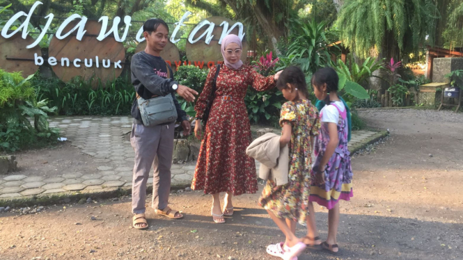 Satu Keluwarga Asal Kalimantan Ngabuburit Di Hutan Djawatan