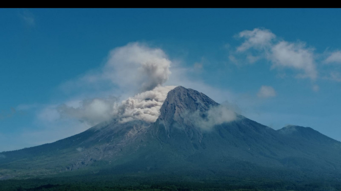 Gunung semeru Memuntahkan APG