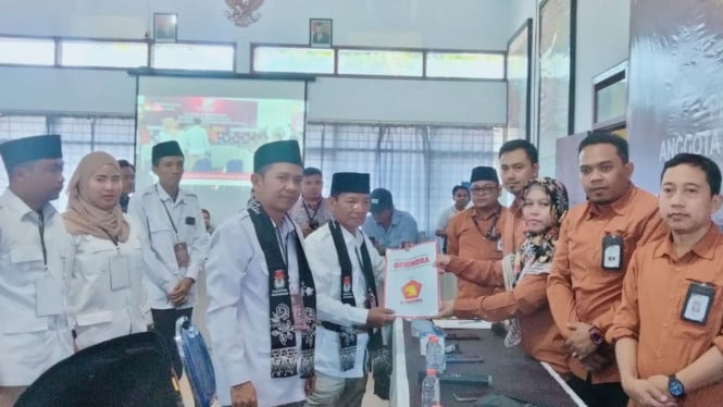 Ketua DPC Gerindra Banyuwangi, Naufal Badri di KPU