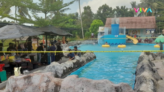 Wisata Kolam Renang Akbar Zoo