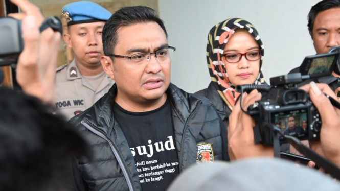 Kapolres saat diwawancarai sejumlah media