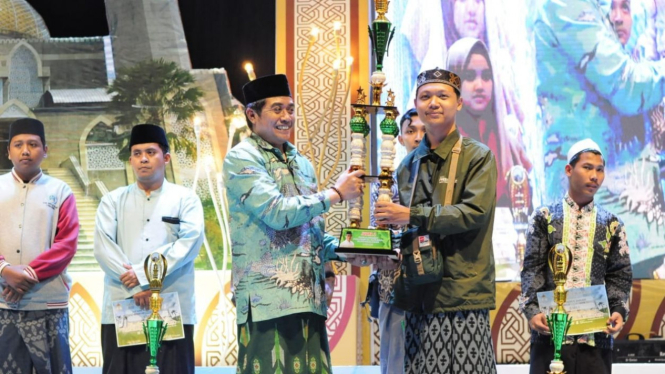 Pemyerahan hadian RoadShow Festival Al-Banjari