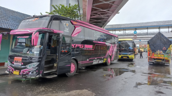 Bus rombongan ASN Pemkab Gianyar