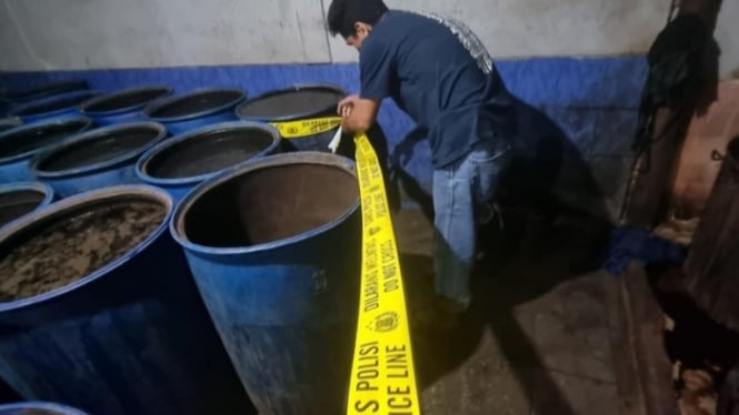 Puluhan drum jamu ilegal yang diamankan Bareskrim Polri