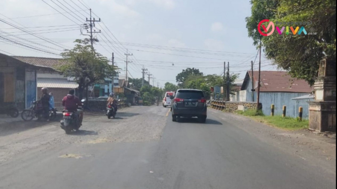 Jalan rusak di Desa Labruk Lor, Kecamatan Lumajang