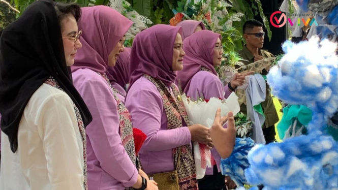 Bupati Banyuwangi saat mendampingi Ibu Negara Iriana Jokowidodo