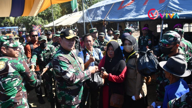 Panglima TNI Laksamana TNI Yudo Margono Dalam Baksos TNI