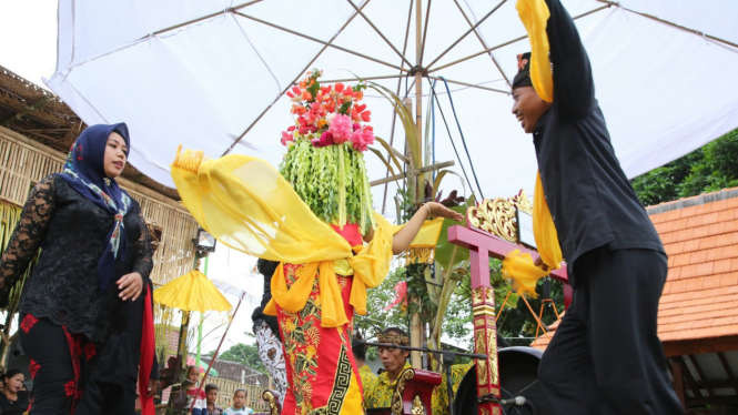 Ritual adat Seblang Oleh sari