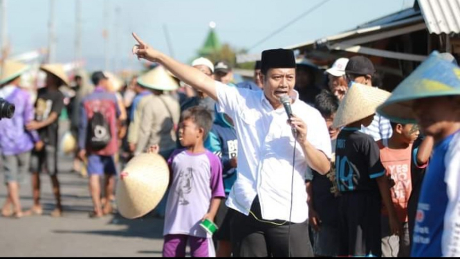 Ali Mustofa Anggota DPRD Banyuwangi terjun langsung melihat nelayan