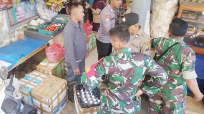 Tim Gabungan TNI Polri Situbondo amankan arak