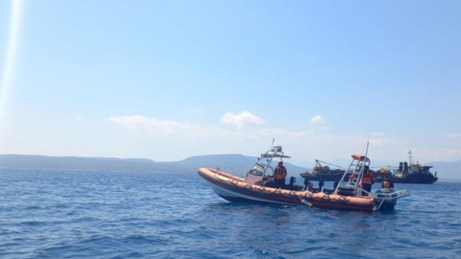 Tim Rescue Gabungan saat melakukan pencarian ABK Kapal Mekar Jaya