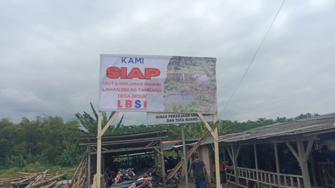 Warga Pasang Banner Himbauan Reklamasi Tambang Pasir Ilegal